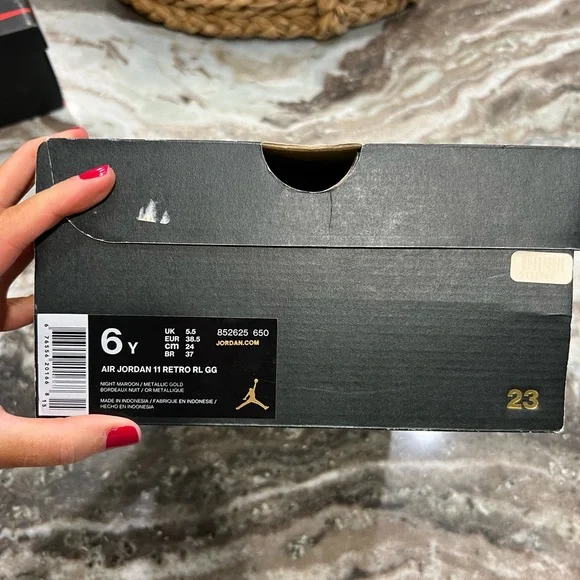 Air Jordan 11 Retro night maroon/metallic gold - Picture 4 of 4
